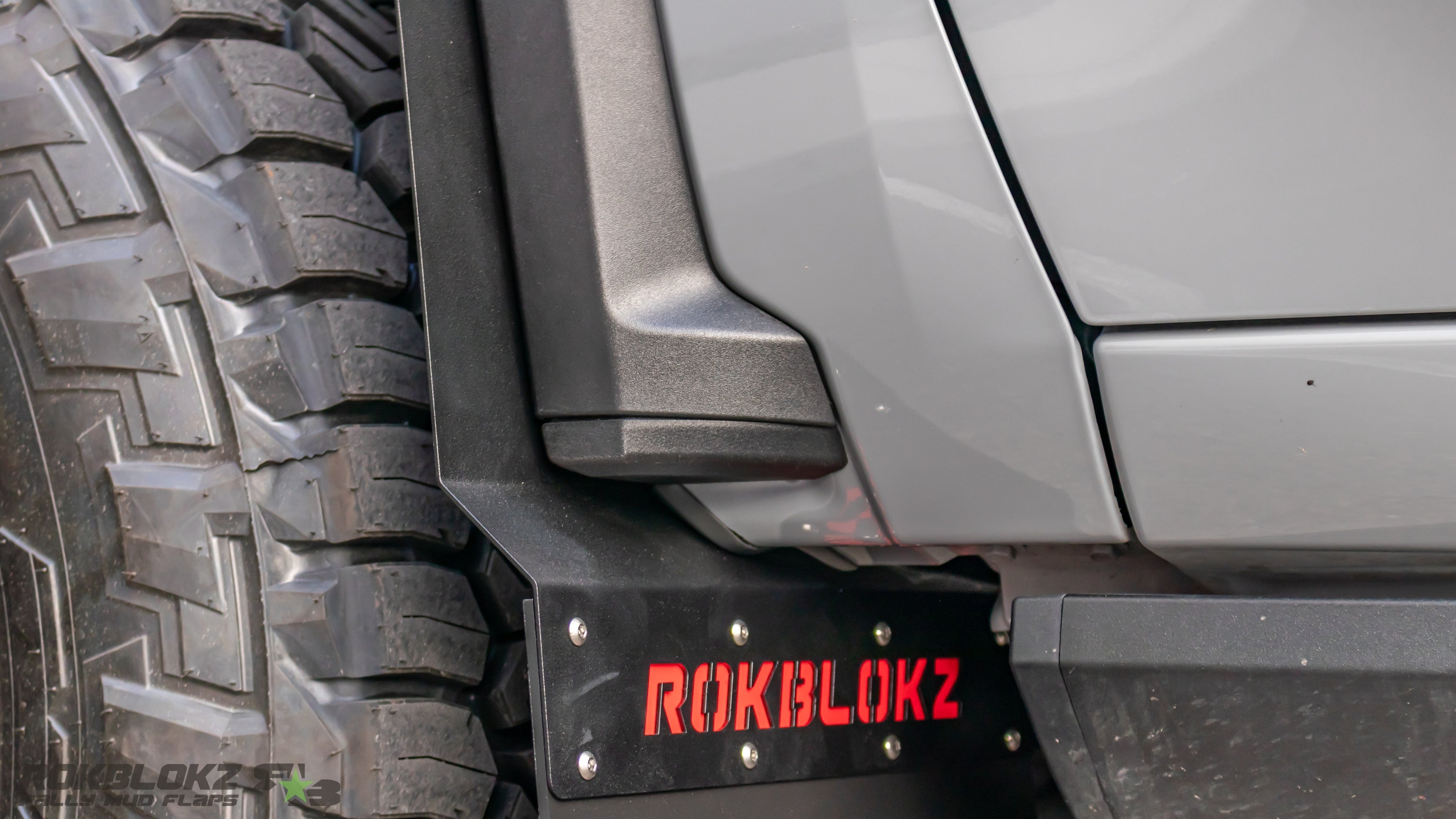 Chevrolet Silverado 2500/3500 (SRW) 2020+ Step-Back Mud Flaps